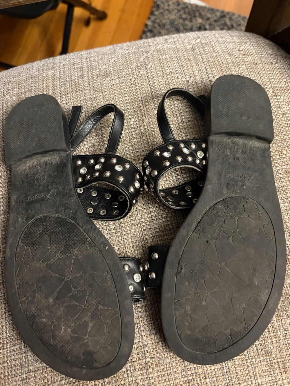 Kids forever sandals size 6